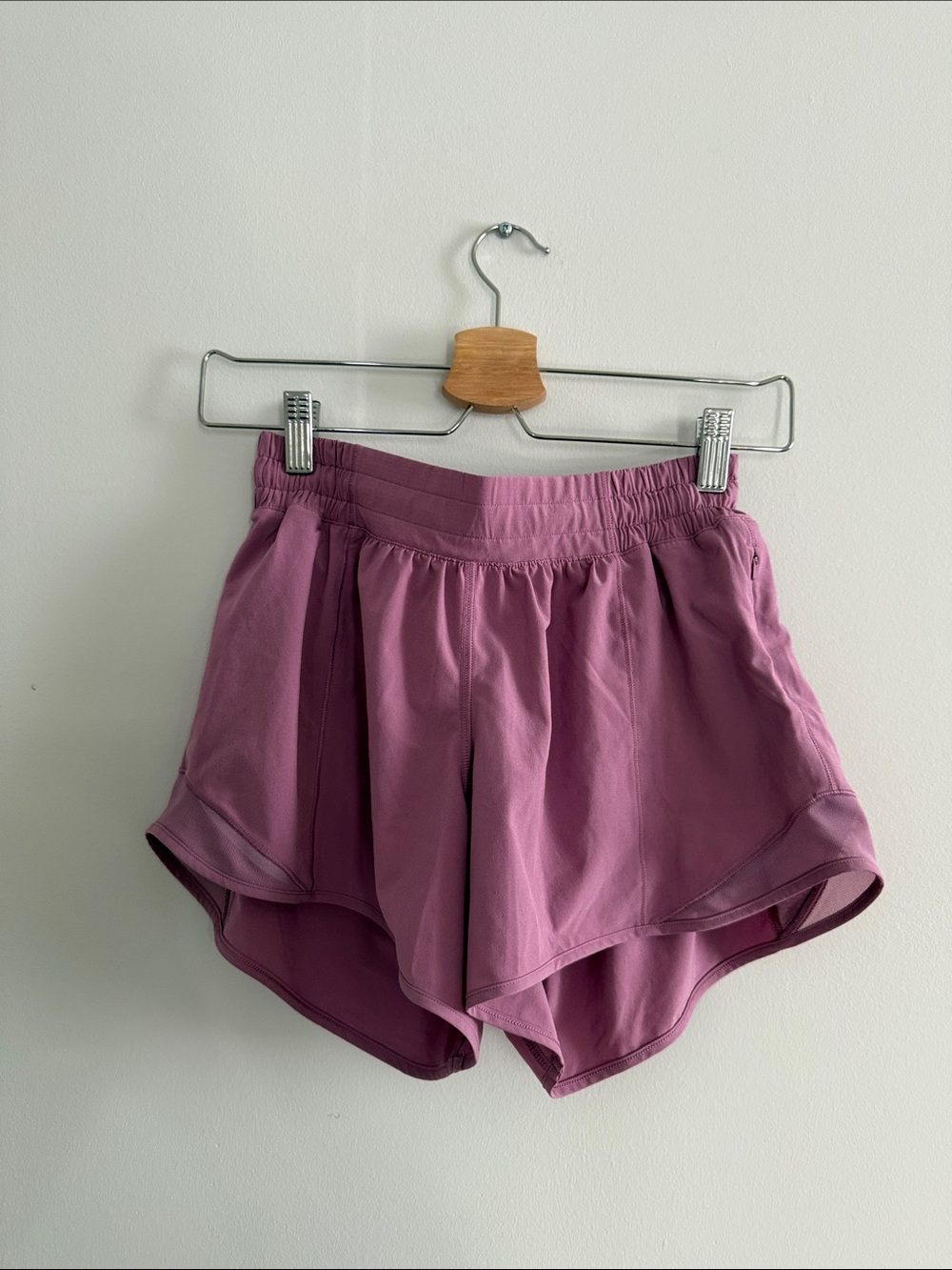 lululemon athletica Dusty Plum Hotty Hot Shorts - Picture 1 of 3
